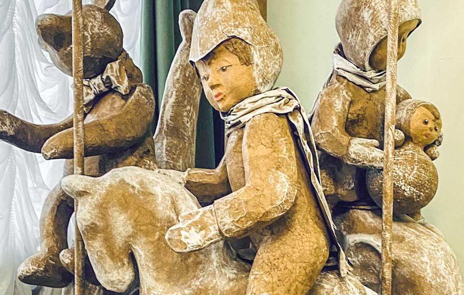 Ретро-карусель – художественный подарок театра кукол к юбилею Дзержинского района 