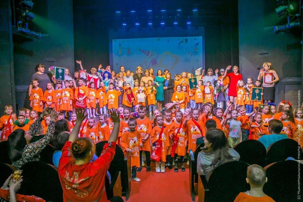 Лучшие театральные коллективы детских садов города выбрали в театре кукол 