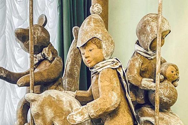 Ретро-карусель – художественный подарок театра кукол к юбилею Дзержинского района 